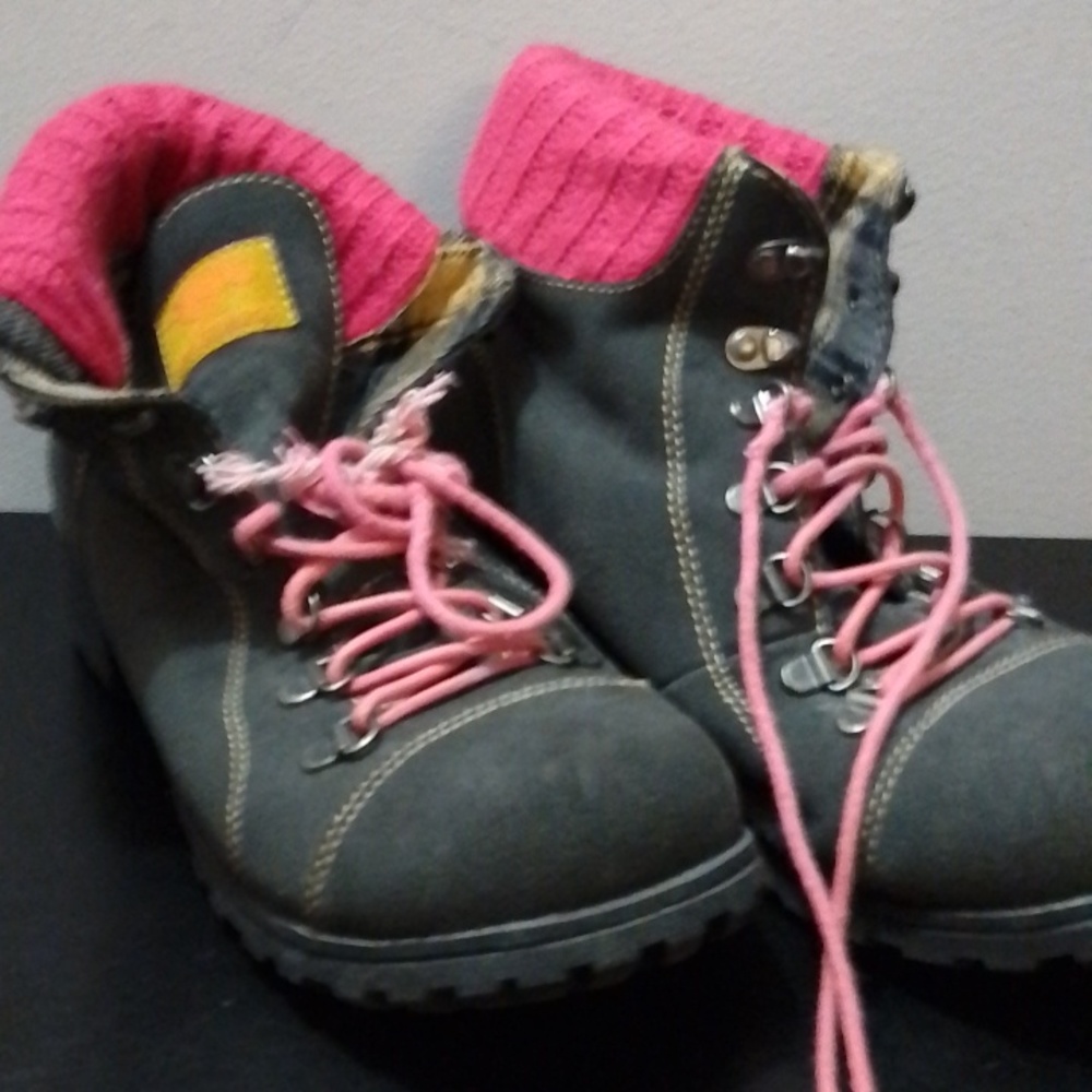Casual boots